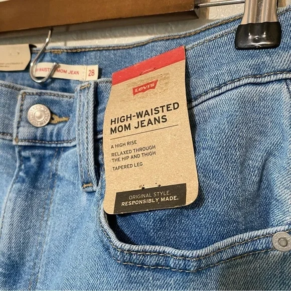 NWT Levi’s High Waisted Mom Jeans in Summer Stray - Picture 5 of 6